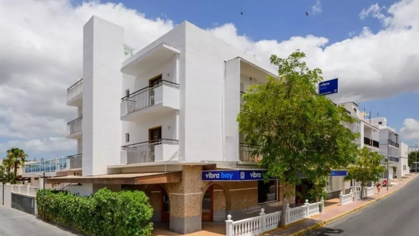 British Boy Suffers Traumatic Injuries in Ibiza Hotel Fall While Reaching for Towel 2 British Boy Suffers Traumatic Injuries in Ibiza Hotel Fall While Reaching for Towel
