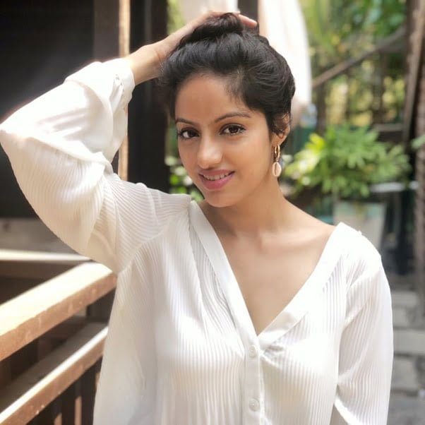 Desi TV Actress in white Deepika Singh Latest Hot Cute Pictures