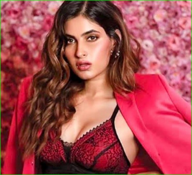 Hot Pictures of Karishma Sharma Wiki Bio Age Height Weight Boy Friend Body Measurements Net Worth Family and Much More