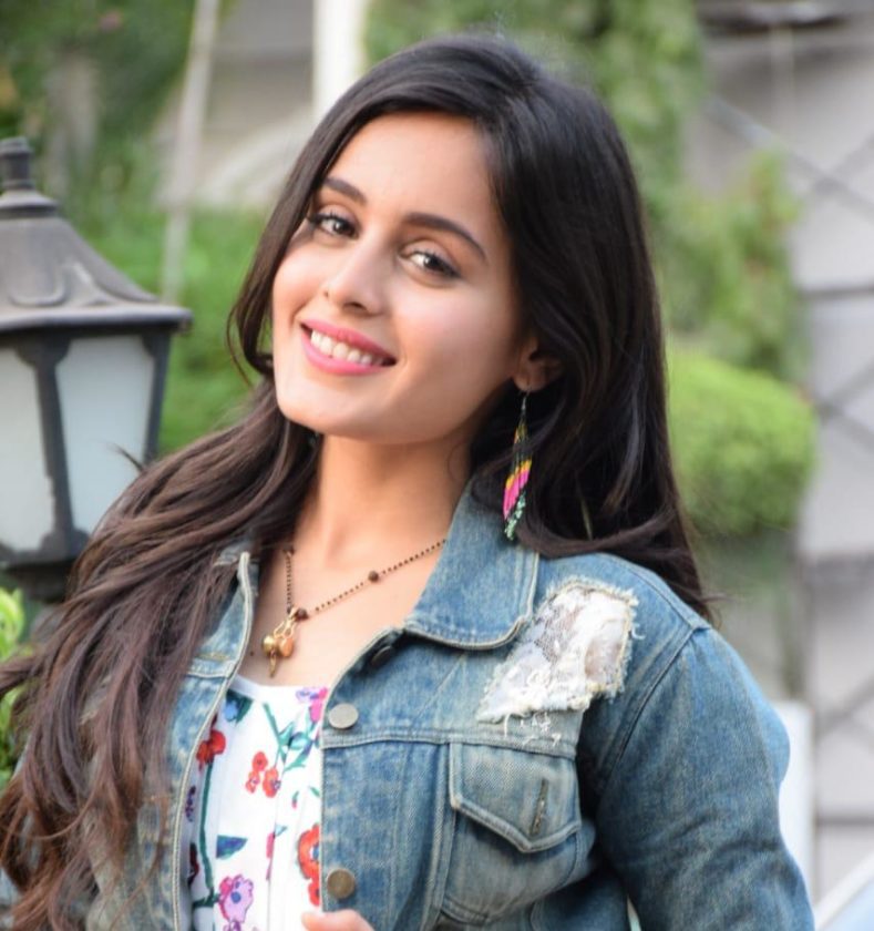 Rhea Sharma Wiki Age Height Wight Bio Family Boyfriend Body Measurement and Cute Hot Pictures