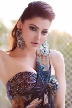 Read more about the article Urvashi Rautela Age Height Weight Boy Friend