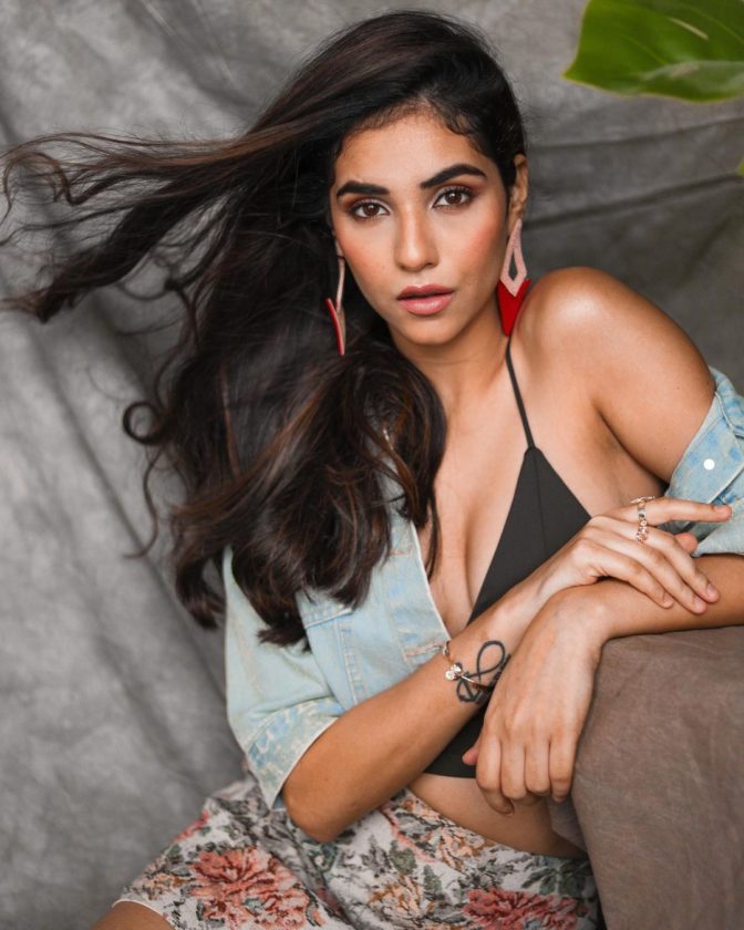 Radhika Seth 10 Hot Gorgeous Pictures 7 Radhika Seth 10 Hot Gorgeous Pictures