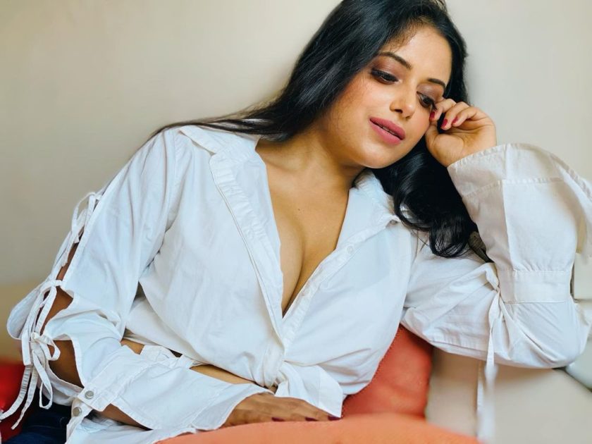 Charmsukh Actress Sneha Paul Hot 