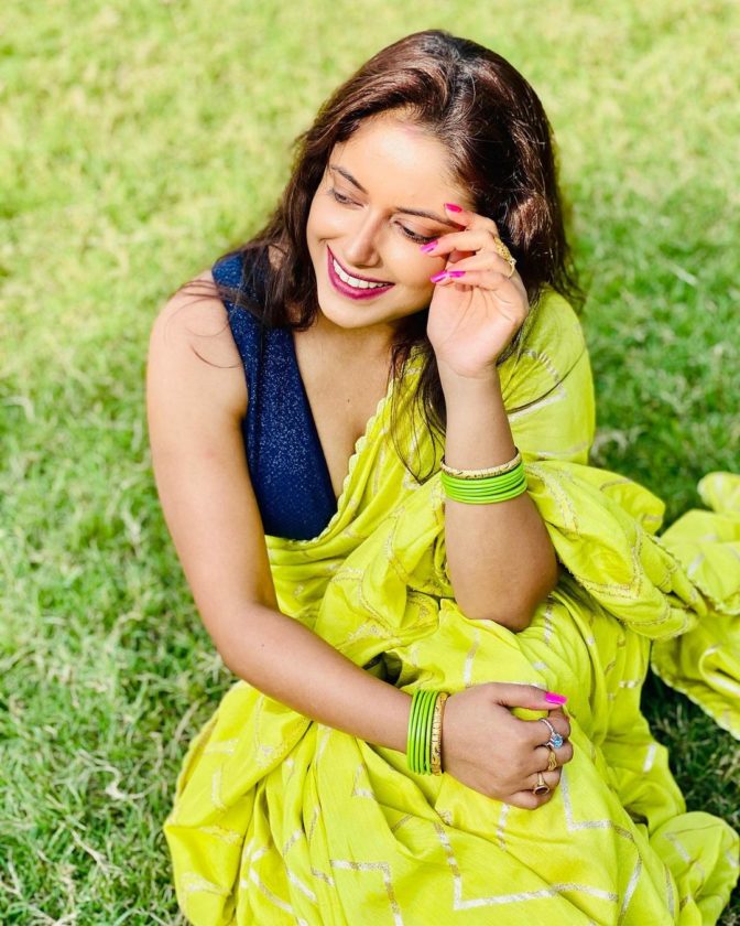 Charmsukh Actress Sneha Paul Hot in saree