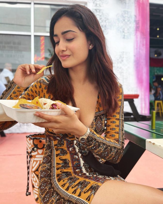 11 Hot Stunning Pictures Of Tridha Choudhury