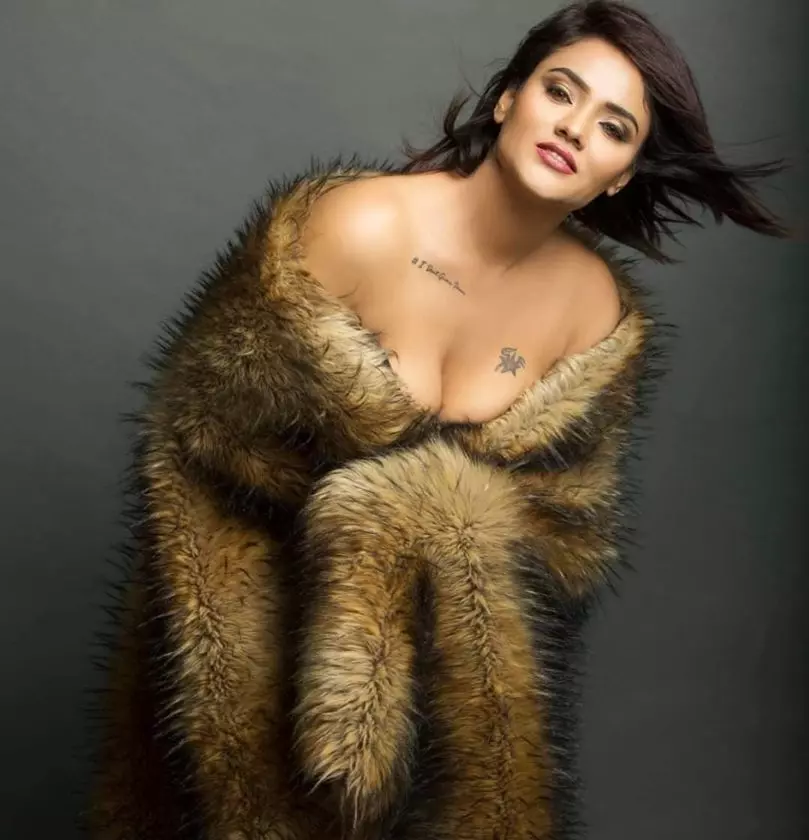 Ullu Actress Jinnie Jazz 11 Hot Gorgeous Pictures