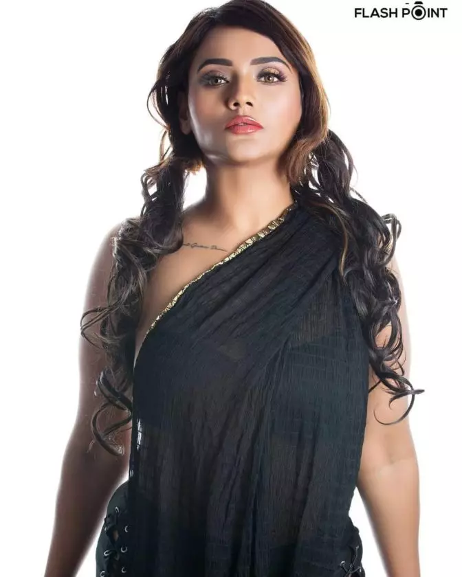 Ullu Actress Jinnie Jazz 11 Hot Gorgeous Pictures