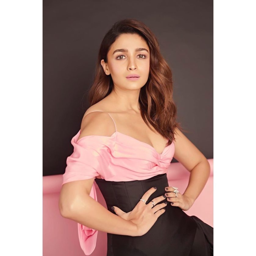 Alia Bhatt Hot Gorgeous Stunning Pictures in pink