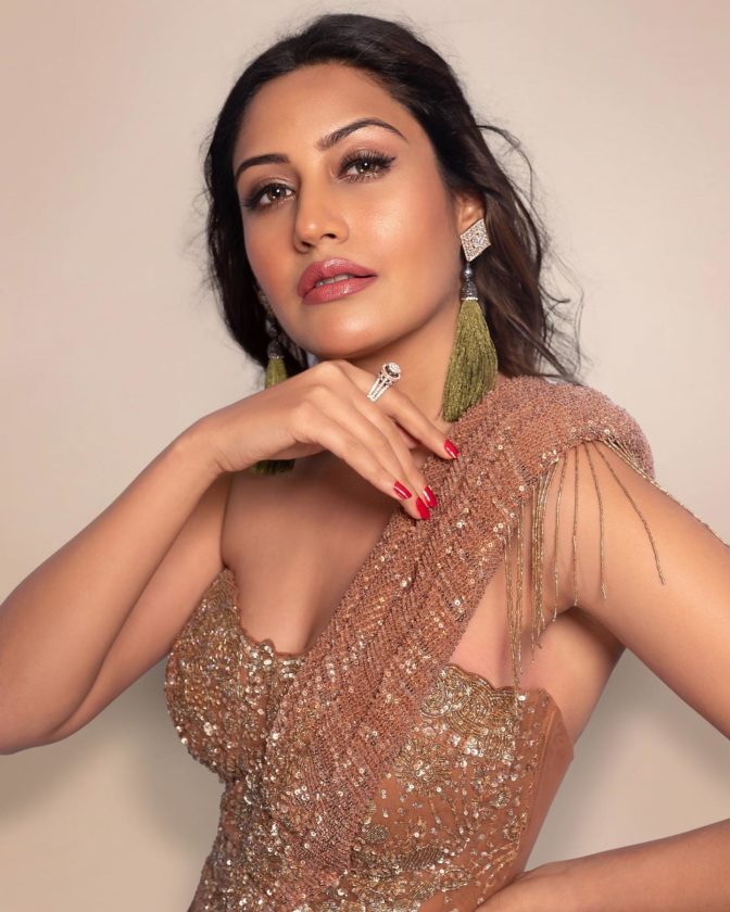 Surbhi Chandna Latest Hot Gorgeous Pictures