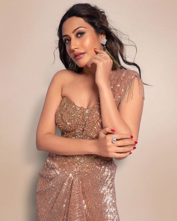 Surbhi Chandna Latest Hot Gorgeous Pictures