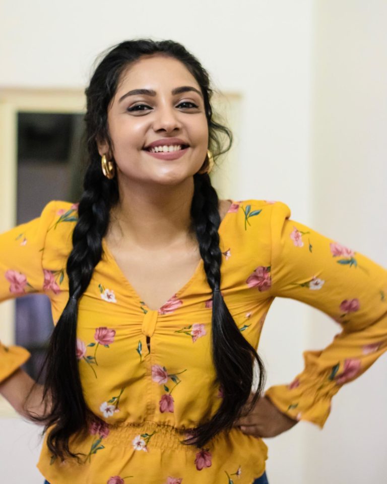 Smruthi Venkat Wiki Age Height Weight Boyfriend Net Worth 2022