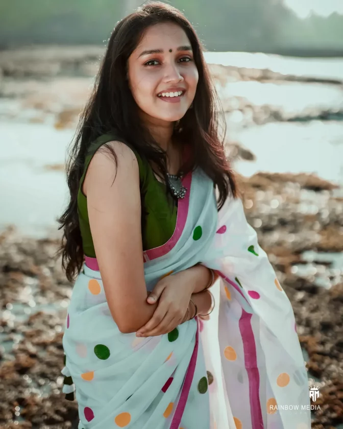 South Indian Actress Anikha Surendran Sizzling In Saree Check Pictures