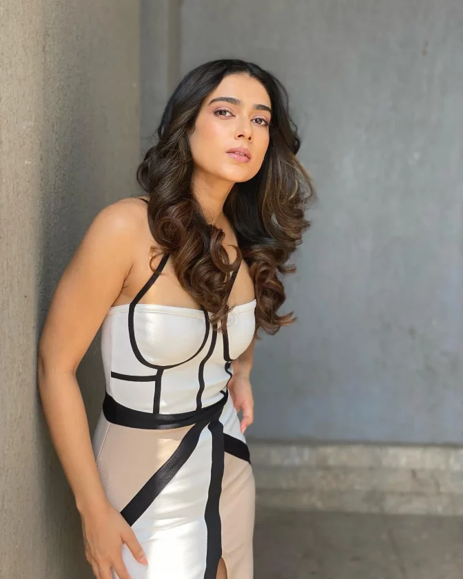 Runway 34 Actress Aakanksha Singh Hot Cute Pictures