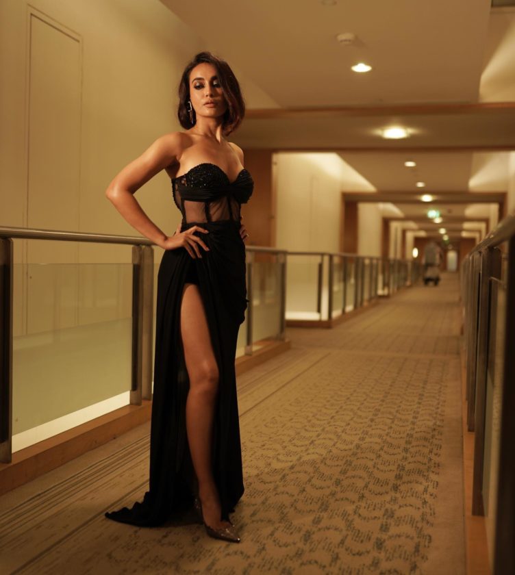 Surbhi Jyoti Bold Photoshoot in Black raising the temperature