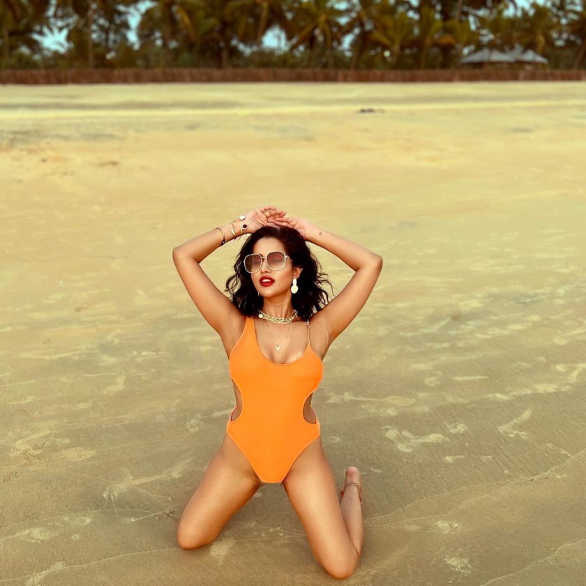 South Indian Actress Raiza Wilson In Bikini