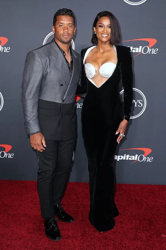 American Singer Ciara Stuns In A Black Gown & Silver Bra 21/07