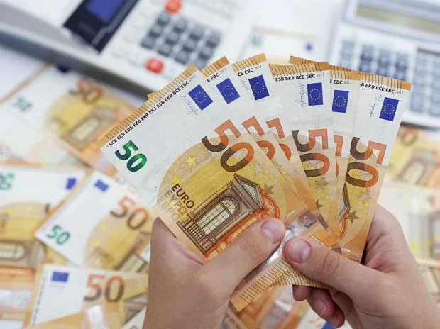 Euro Hits two-decade low