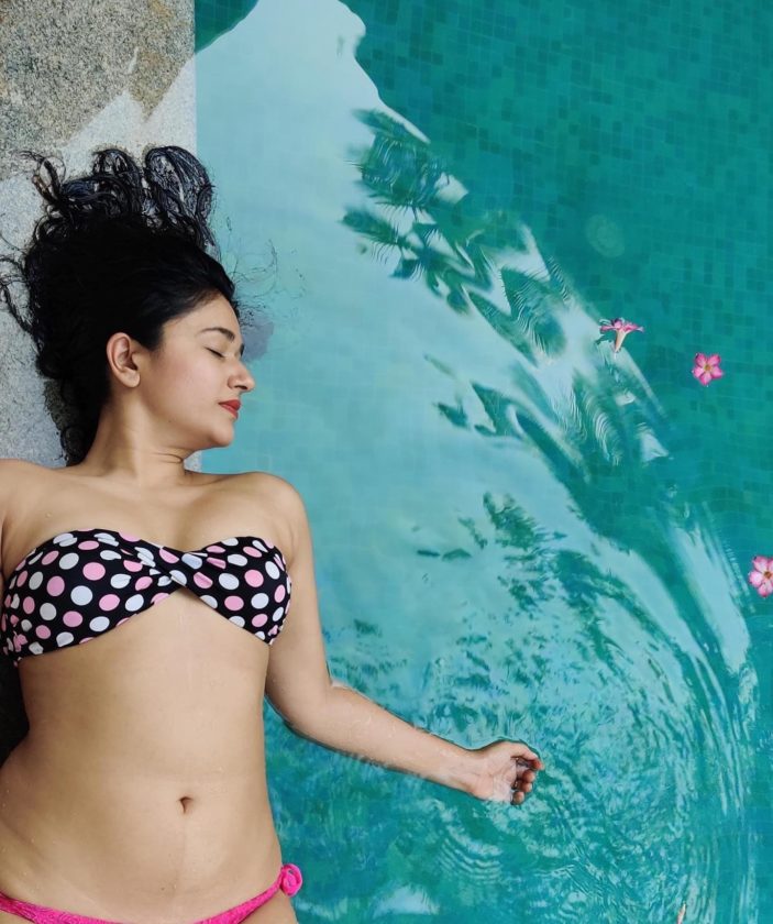 Poonam Bajwa Rising The Temperature In Bikini
