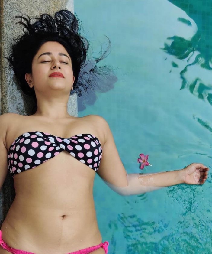 Poonam Bajwa Rising The Temperature In Bikini