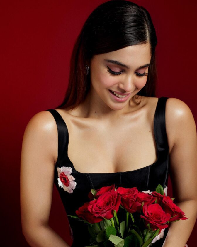 Sharvari Wagh Looks As beautiful As Roses in Latest Pictures