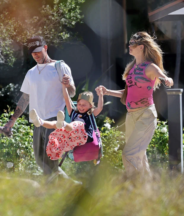 Adam Levine & Behati Prinsloo Walk Time With Daughter