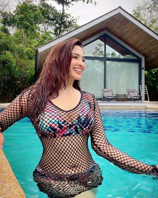 Eshanya Maheshwari Viral latest Bikini Pictures 