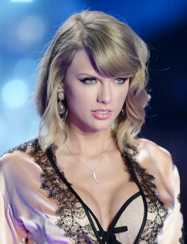 Hot Taylor Swift Age Height Weight Body Stats Net Worth