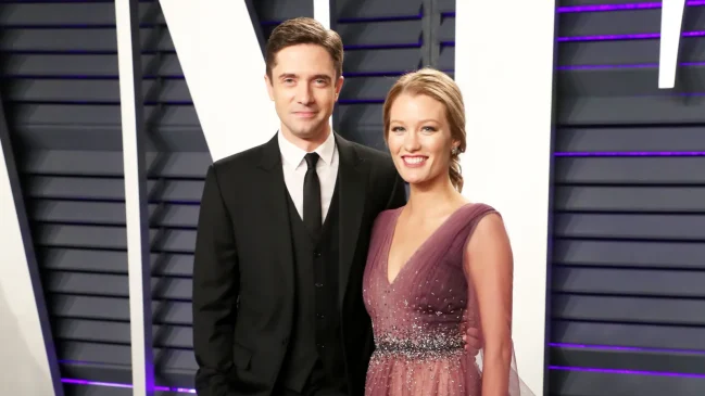 Read more about the article Ashley Hinshaw and Topher Grace are expecting their third child