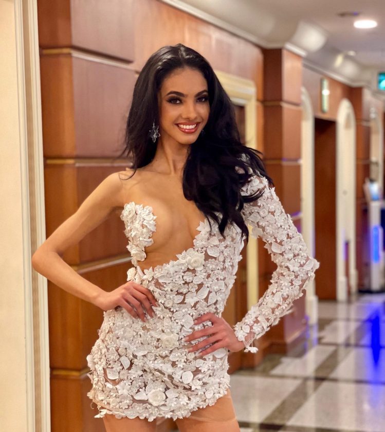 Know About Fabiola Valentine, Former Miss Puerto Rico