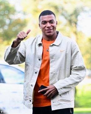 Kylian Mbappé Bio, Age, Height, Weight, Net Worth, Girlfriend, Wife, Family, Body Stats, Cars Favorites
