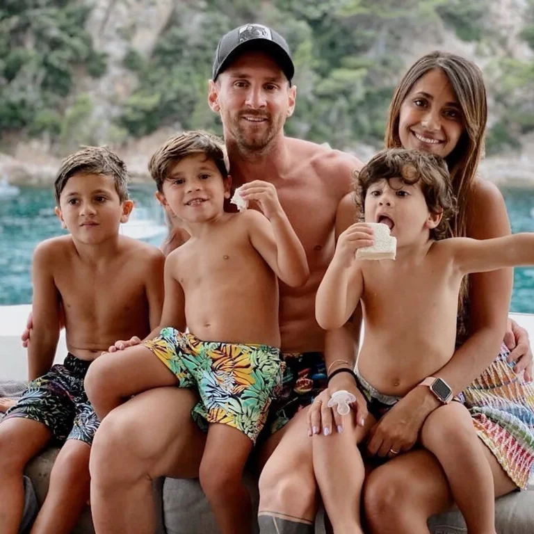 Lionel Messi with wife and his kids on vacation