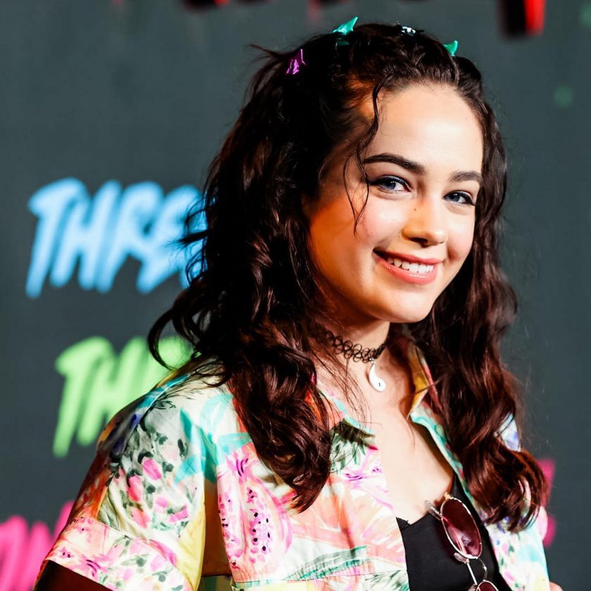 Mary Mouser Age Height Weight Net Worth Body Measurements Family Husband Kids