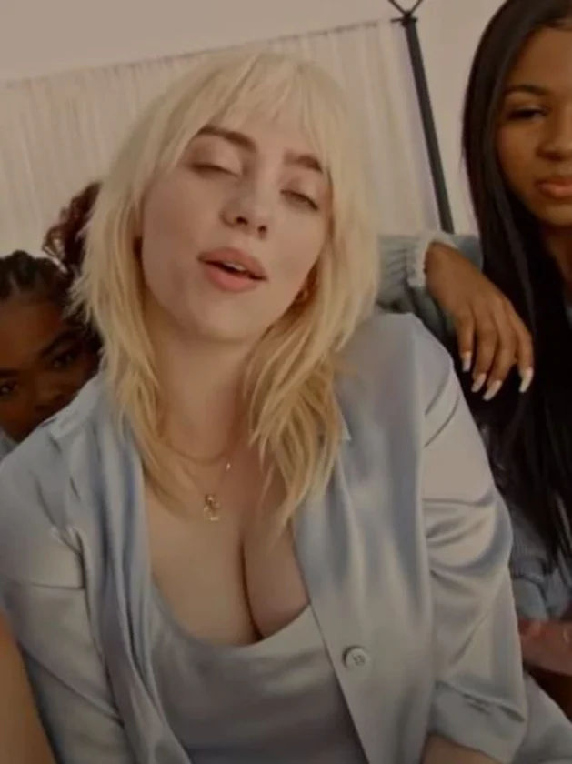 Billie Eilish Hot Sexy Gorgeous Pictures deep clea**ge