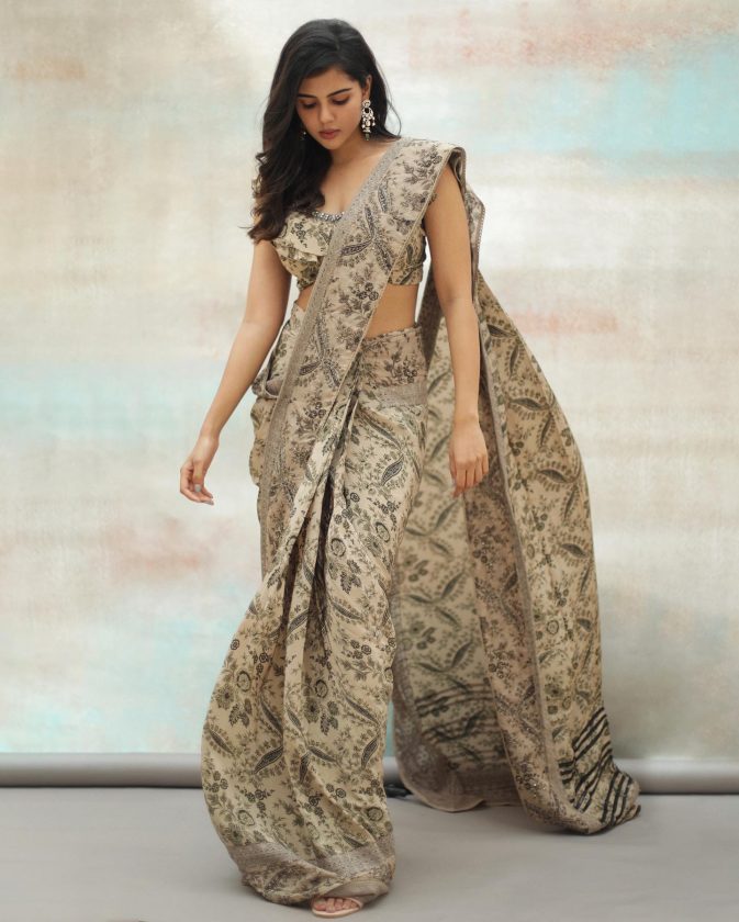 Cute gorgeous South Indian Actress Kalyani Priyadarshan mesmerizing look in saree