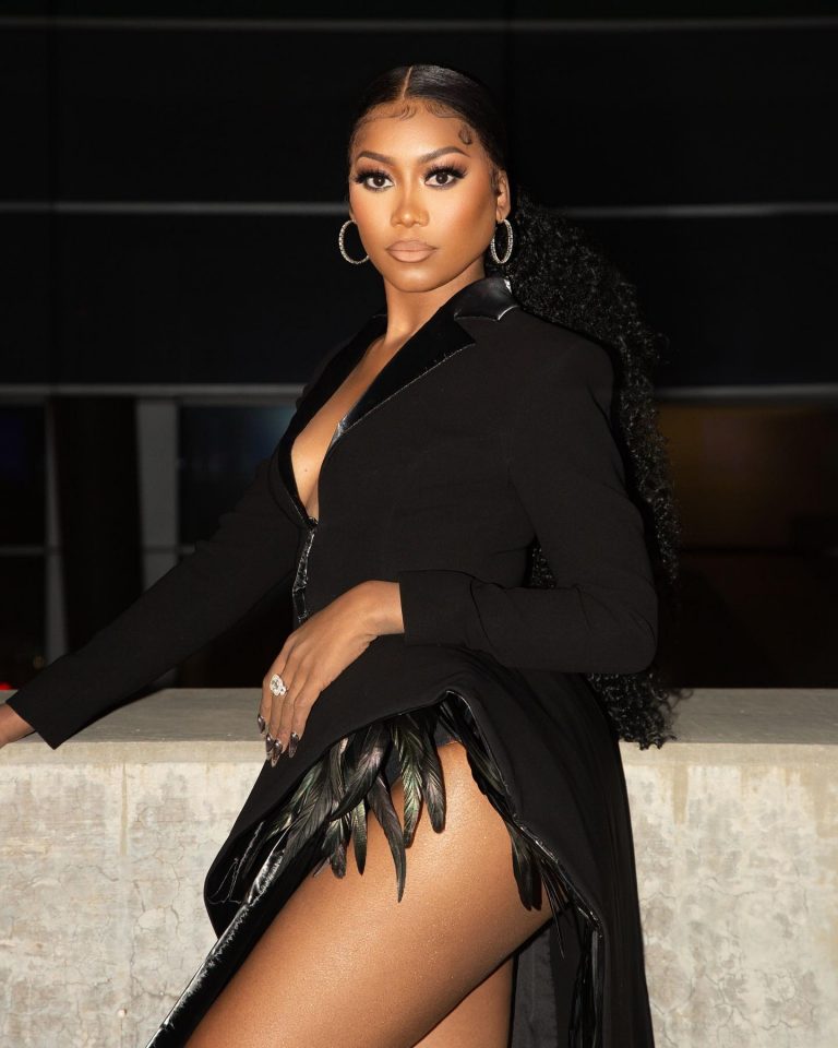Discover Muni Long's Bio, age, height, weight, body measurements, bra size, bust size, hips size, net worth, career in a glance