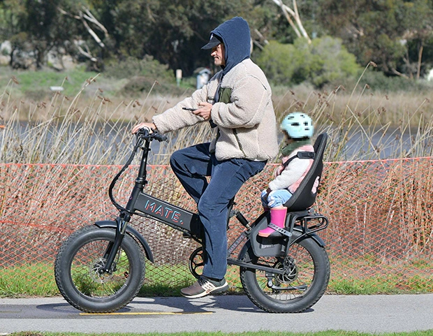 Bike Ride Time For Katy Perry, Orlando and Daisy