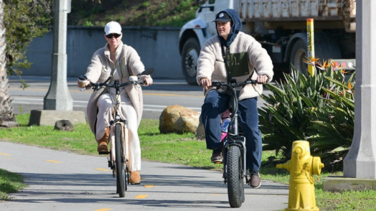 Bike Ride Time For Katy Perry, Orlando and Daisy