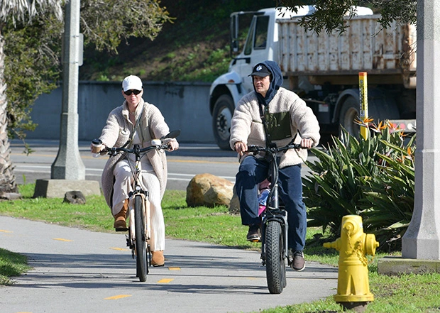 Bike Ride Time For Katy Perry, Orlando and Daisy