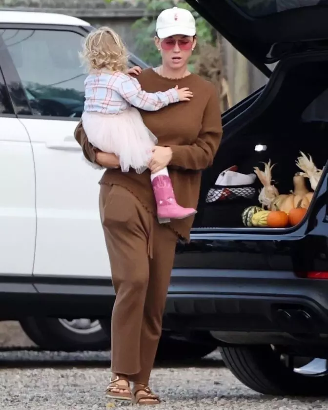 Know About Daisy Dove Bloom, daughter Of Katy Perry 1 Know About Daisy Dove Bloom, daughter Of Katy Perry