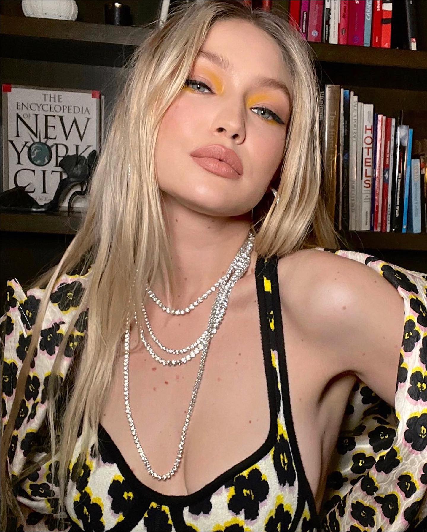 Know About Gigi Hadid Age, Height, Weight, Boyfriend, Family, Body Measurements, Bra Size
