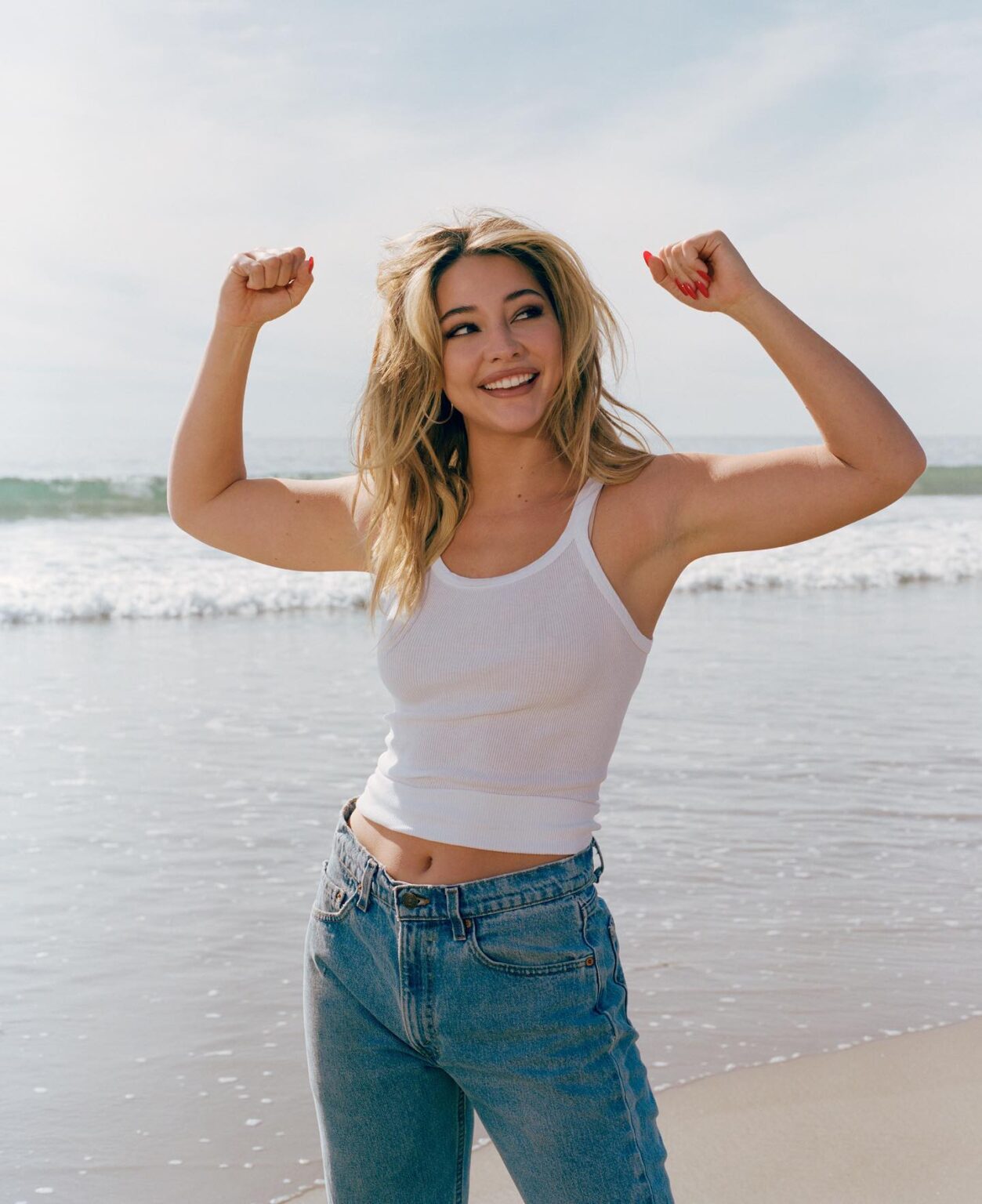 Madelyn Cline Age, Height, Weight, Measurements, Bra Size