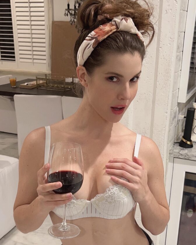 Know About Amanda Cerny Age Height Weight Net Worth Family Husband