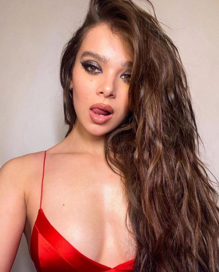Hailee Steinfeld Hot Sexy stunning in red