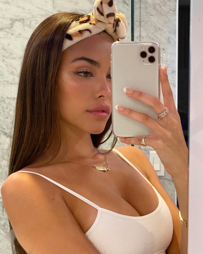 Madison Beer Hot Sexy deep neck