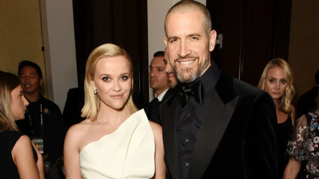 Read more about the article Reese Witherspoon announced divorce from husband Jim Toth