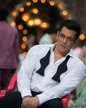 Read more about the article Salman Khan Age, Height, Weight, Net Worth