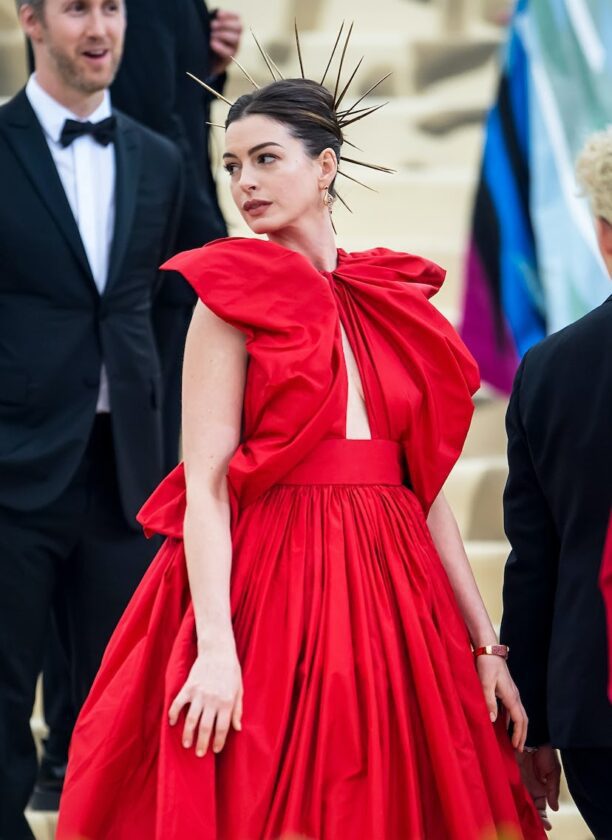Anne Hathaway will not participate at this year’s Met Gala