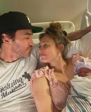 Read more about the article Kaley Cuoco and Tom Pelphrey welcomes daughter Matilda