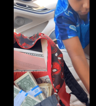 Read more about the article Rapper Blueface Gifts His Son PS5 and 1000 Cash On His Birthday