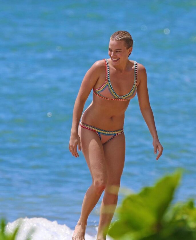 Margot Robbie Hot Sexy in bikini